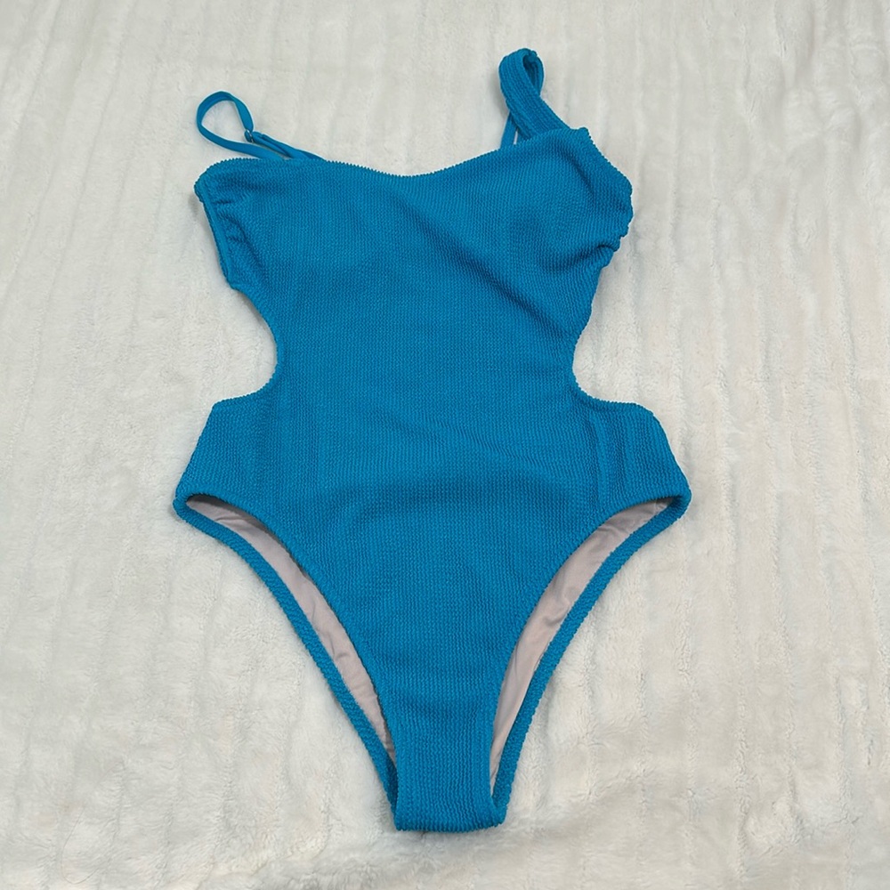 🧚🏻‍♀️ Target Cutout One Piece Textured Swimsuit